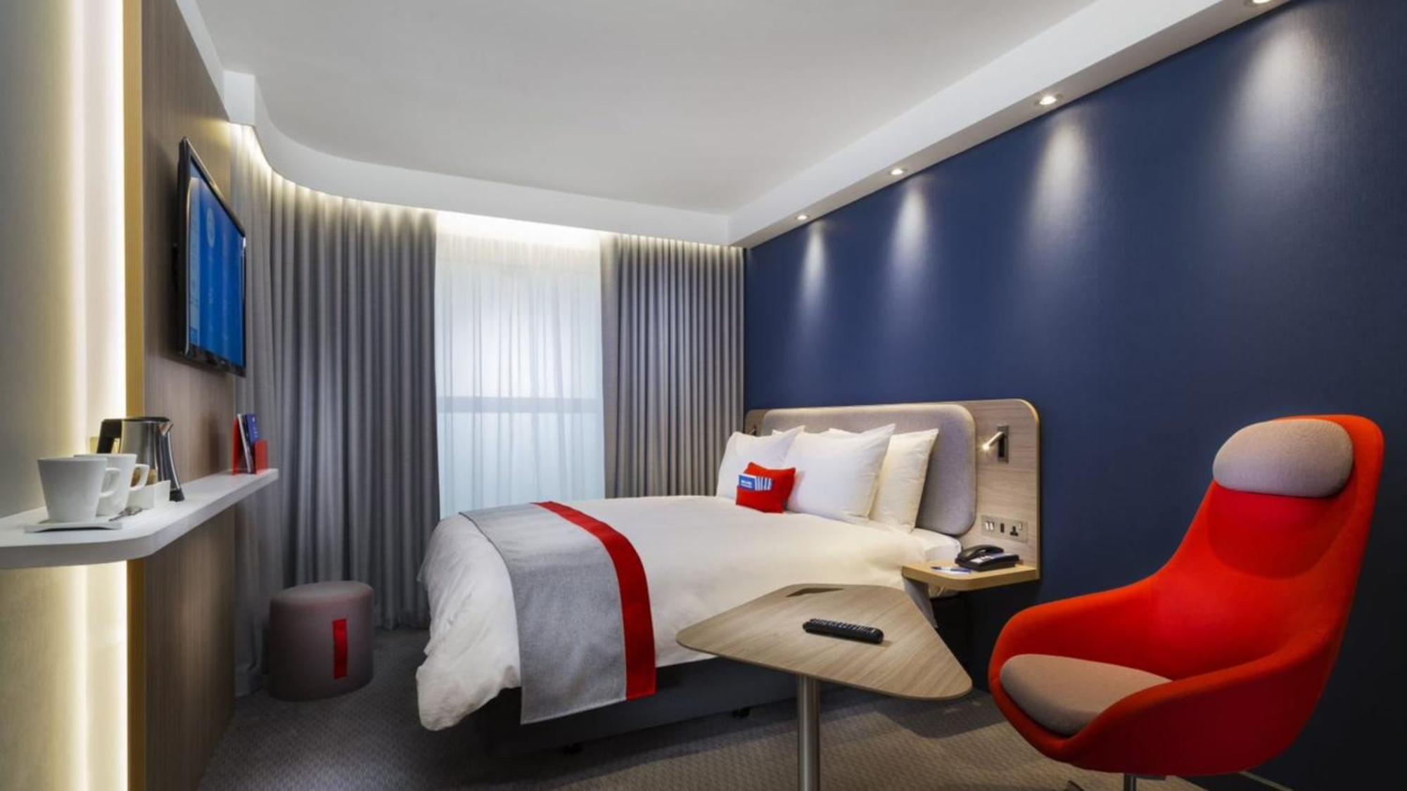 Holiday Inn Express Windsor By Ihg Екстер'єр фото