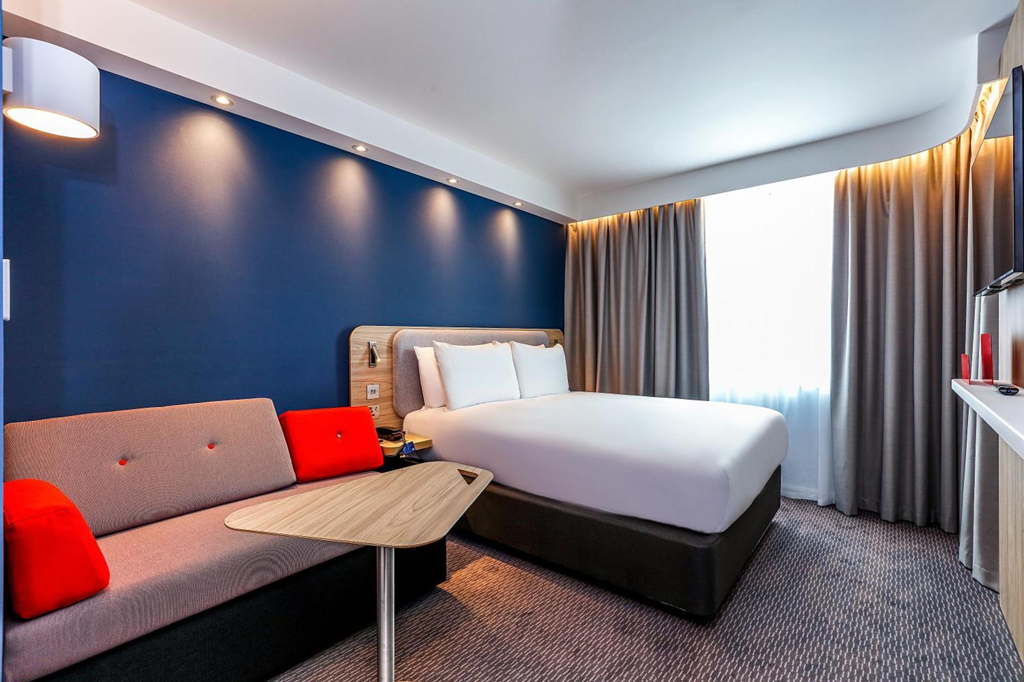 Holiday Inn Express Windsor By Ihg Екстер'єр фото