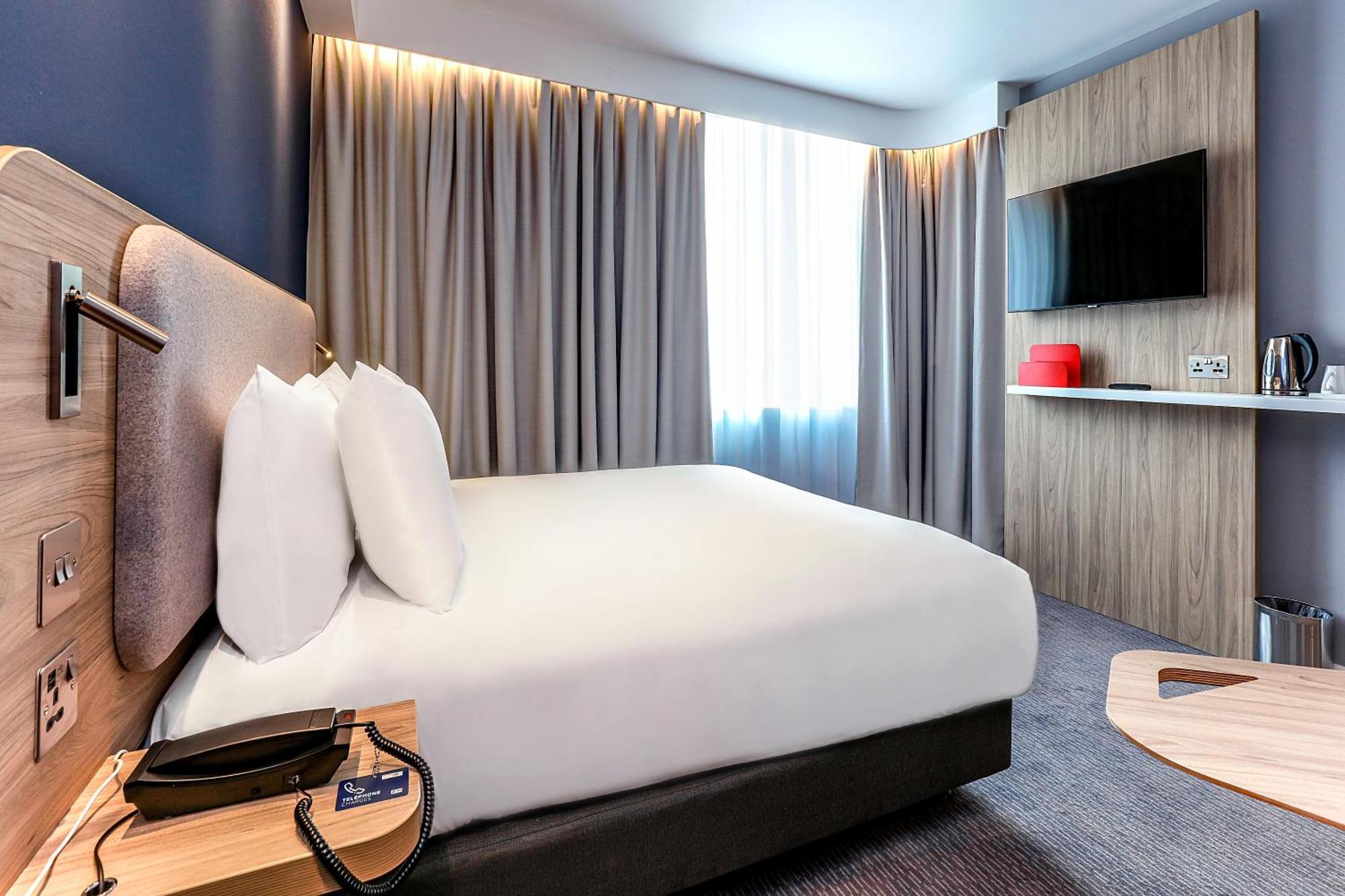 Holiday Inn Express Windsor By Ihg Екстер'єр фото
