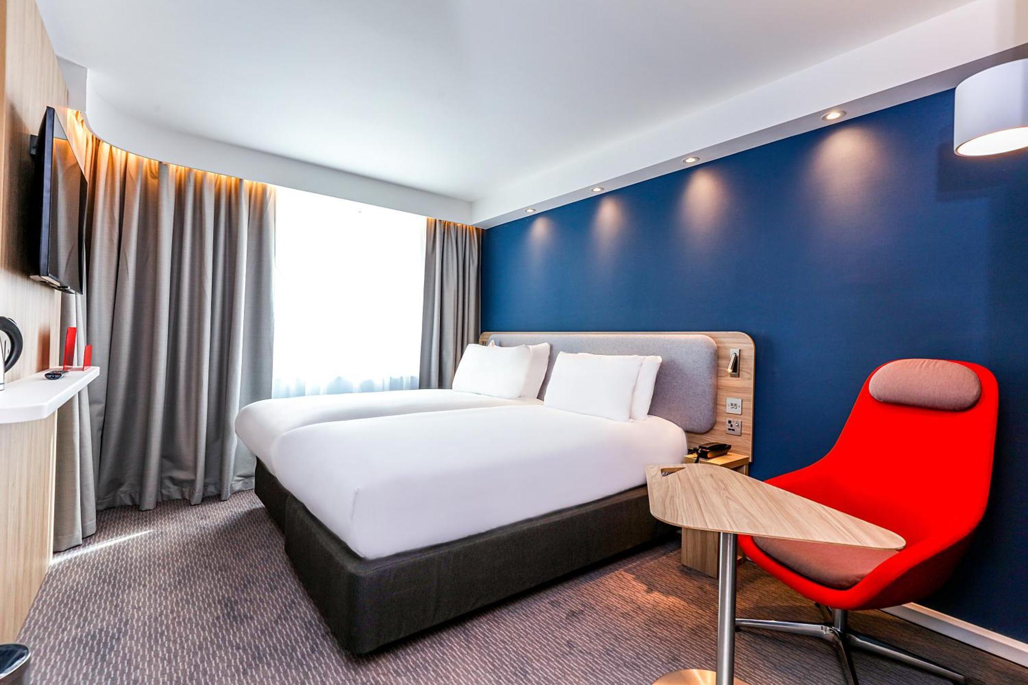 Holiday Inn Express Windsor By Ihg Екстер'єр фото
