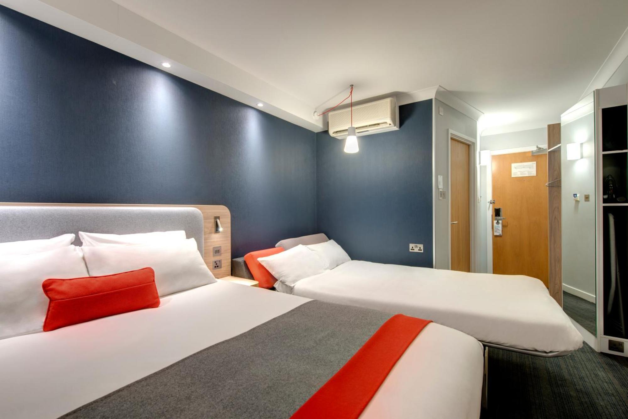 Holiday Inn Express Windsor By Ihg Екстер'єр фото