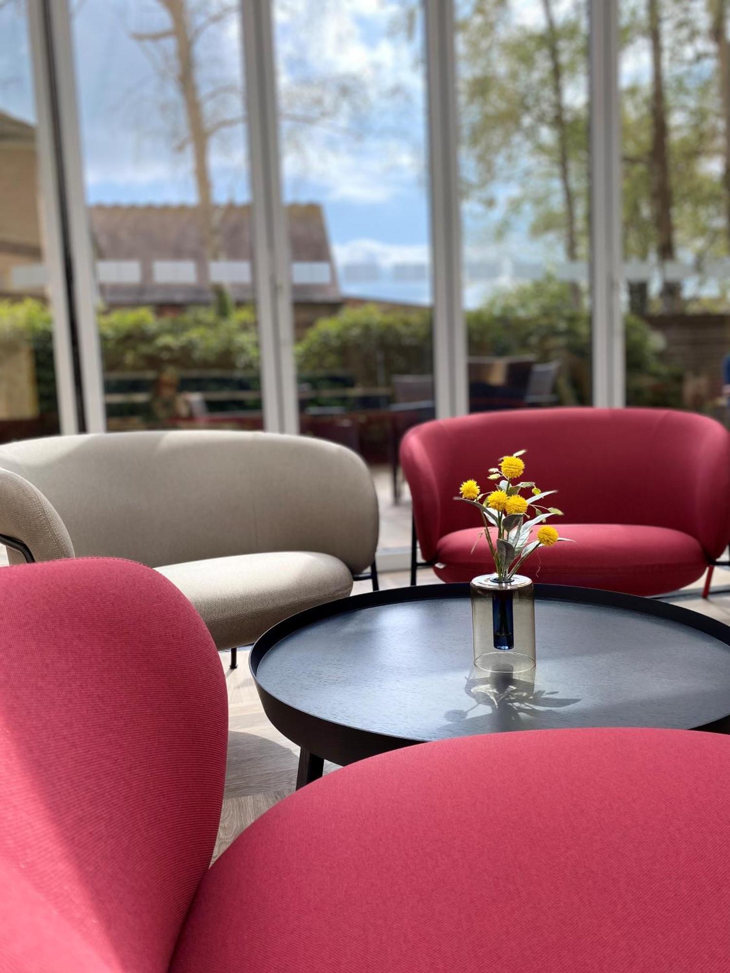 Holiday Inn Express Windsor By Ihg Екстер'єр фото