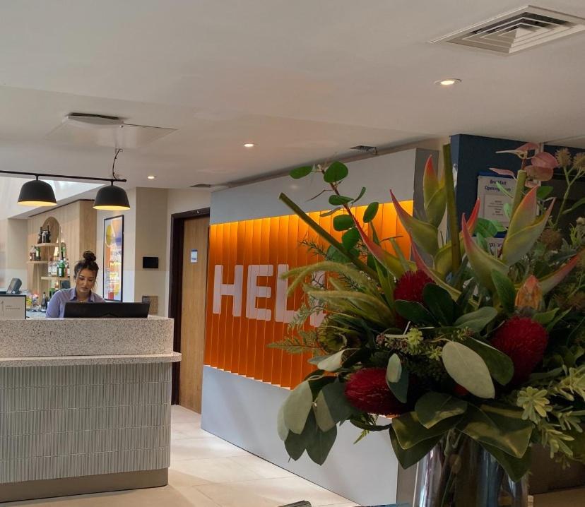 Holiday Inn Express Windsor By Ihg Екстер'єр фото