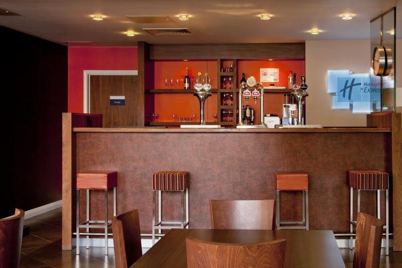 Holiday Inn Express Windsor By Ihg Екстер'єр фото