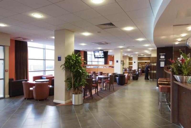 Holiday Inn Express Windsor By Ihg Екстер'єр фото