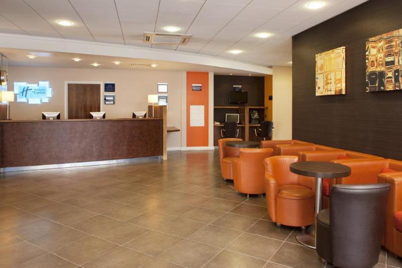 Holiday Inn Express Windsor By Ihg Екстер'єр фото