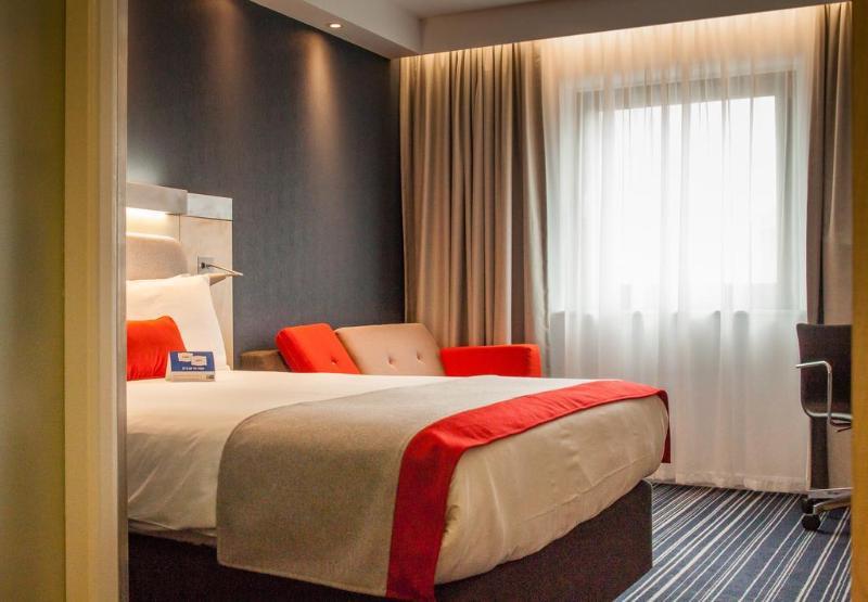 Holiday Inn Express Windsor By Ihg Екстер'єр фото
