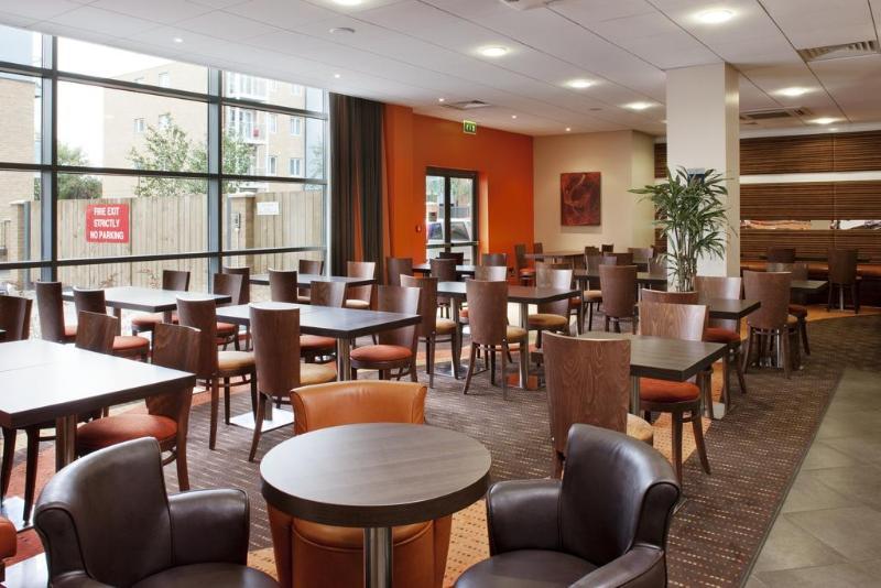 Holiday Inn Express Windsor By Ihg Екстер'єр фото