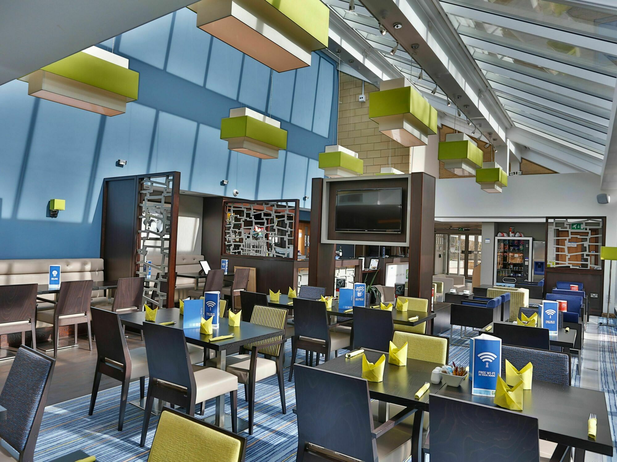 Holiday Inn Express Windsor By Ihg Екстер'єр фото