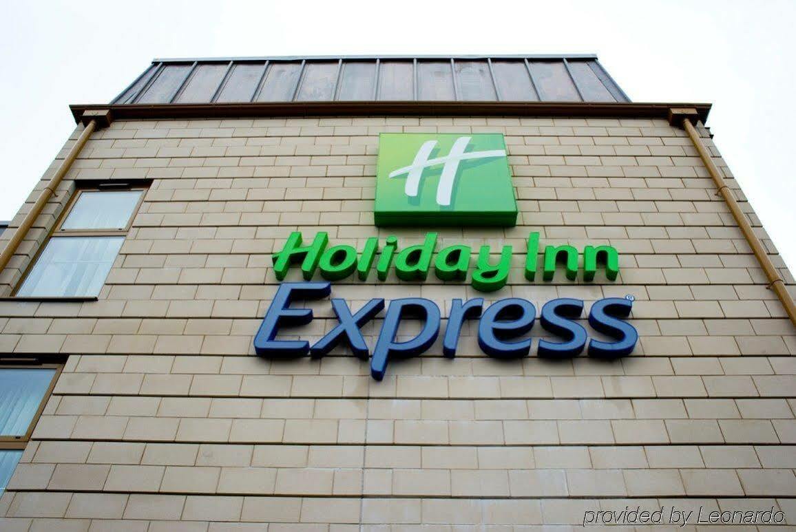 Holiday Inn Express Windsor By Ihg Екстер'єр фото